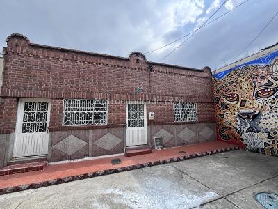 Casa de 5 alcobas en venta en Santa Lucia, Bogotá, 242 m² · foto 2 de 17