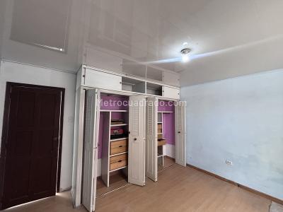 Casa de 5 alcobas en venta en Santa Lucia, Bogotá, 242 m² · foto 3 de 17