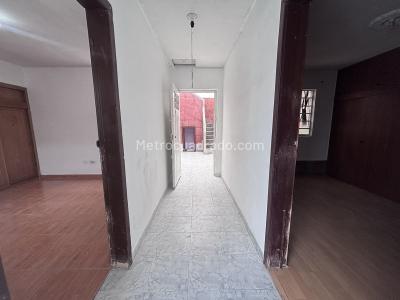 Casa de 5 alcobas en venta en Santa Lucia, Bogotá, 242 m² · foto 5 de 17