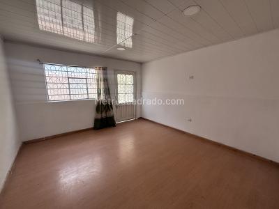 Casa de 5 alcobas en venta en Santa Lucia, Bogotá, 242 m² · foto 8 de 17