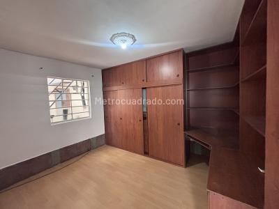 Casa de 5 alcobas en venta en Santa Lucia, Bogotá, 242 m² · foto 9 de 17