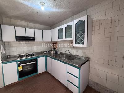Casa de 5 alcobas en venta en Santa Lucia, Bogotá, 242 m² · foto 13 de 17