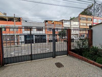 Casa de 5 alcobas en venta en Remanso, Bogotá, 238 m² · foto 2 de 20