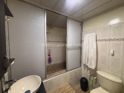 Casa de 5 alcobas en venta en Santa Lucia, Bogotá, 400 m² · foto 8 de 19