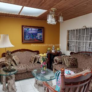 Casa de 5 alcobas en venta en Floralia Kennedy, Bogotá, 480 m² · foto 2 de 20