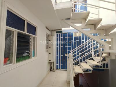 Casa de 5 alcobas en venta en Las Ferias, Bogotá, 447 m² · foto 12 de 14