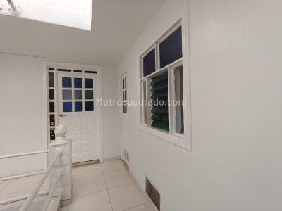 Casa de 5 alcobas en venta en Las Ferias, Bogotá, 447 m² · foto 13 de 14