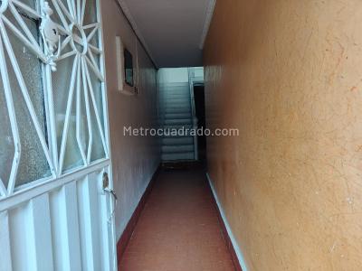 Casa de 5 alcobas en venta en Las Ferias, Bogotá, 447 m² · foto 2 de 14