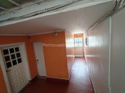 Casa de 5 alcobas en venta en Las Ferias, Bogotá, 447 m² · foto 3 de 14
