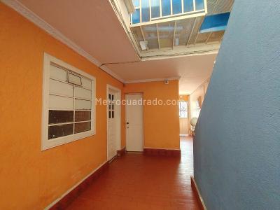 Casa de 5 alcobas en venta en Las Ferias, Bogotá, 447 m² · foto 4 de 14