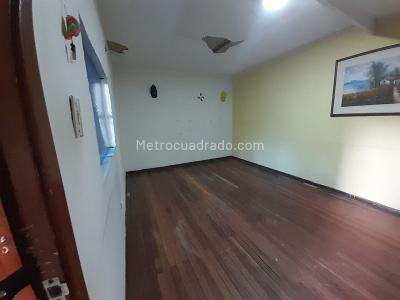 Casa de 5 alcobas en venta en Santa Librada, Bogotá, 300 m² · foto 12 de 20