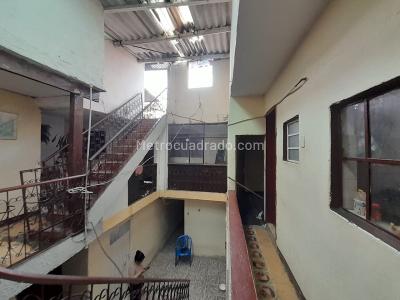 Casa de 5 alcobas en venta en Santa Librada, Bogotá, 300 m² · foto 15 de 20