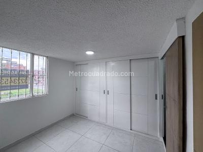 Apartamento de 3 alcobas en venta en Candelaria La Nueva, Bogotá, 55 m² · foto 9 de 15