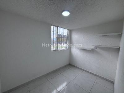 Apartamento de 3 alcobas en venta en Candelaria La Nueva, Bogotá, 55 m² · foto 11 de 15