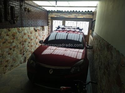 Casa de 5 alcobas en venta en Floralia, Bogotá, 213 m² · foto 3 de 17