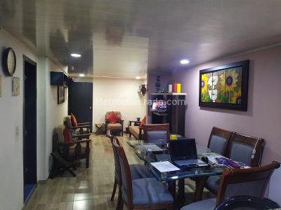 Casa de 5 alcobas en venta en Floralia, Bogotá, 213 m² · foto 5 de 17