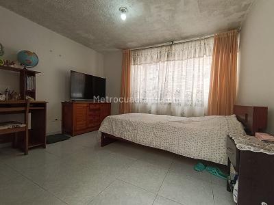 Casa de 5 alcobas en venta en Modelo Sur, Bogotá, 267 m² · foto 13 de 20