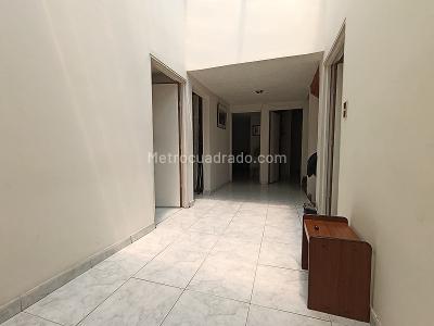 Casa de 5 alcobas en venta en Modelo Sur, Bogotá, 267 m² · foto 14 de 20