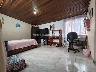 Casa de 5 alcobas en venta en Modelo Sur, Bogotá, 267 m² · foto 17 de 20