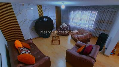 Casa de 3 alcobas en venta en Carlos Alban Bosa, Bogotá, 460 m² · foto 7 de 20