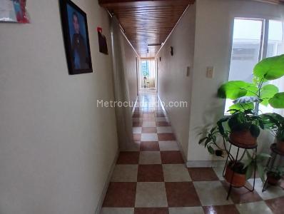 Casa de 5 alcobas en venta en La Campiña, Bogotá, 387 m² · foto 3 de 20