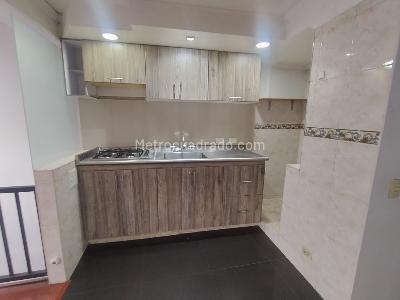 Casa de 5 alcobas en venta en Las Ferias, Bogotá, 280 m² · foto 2 de 20