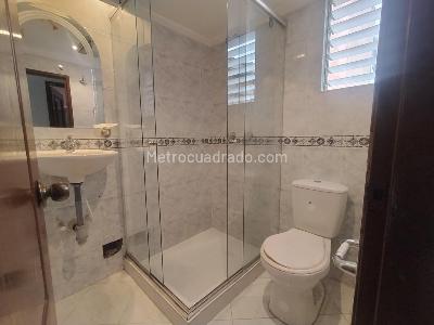 Casa de 5 alcobas en venta en Las Ferias, Bogotá, 280 m² · foto 5 de 20