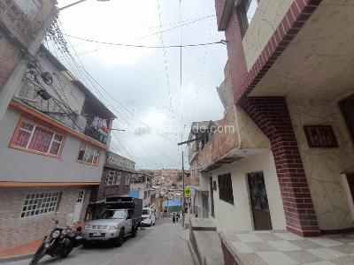 Casa de 5 alcobas en venta en Marco Fidel Suarez, Bogotá, 325 m² · foto 2 de 14
