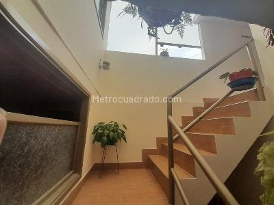 Casa de 5 alcobas en venta en Marco Fidel Suarez, Bogotá, 325 m² · foto 5 de 14