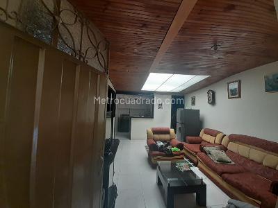 Casa de 5 alcobas en venta en Marco Fidel Suarez, Bogotá, 325 m² · foto 9 de 14