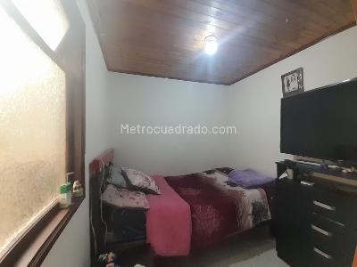 Casa de 5 alcobas en venta en Marco Fidel Suarez, Bogotá, 325 m² · foto 11 de 14