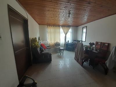 Casa de 5 alcobas en venta en Marco Fidel Suarez, Bogotá, 325 m² · foto 12 de 14