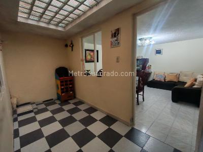 Casa de 5 alcobas en venta en Libertador, Bogotá, 266 m² · foto 3 de 20