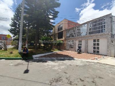 Casa en venta en Mandalay, Bogotá · foto 2 de 20