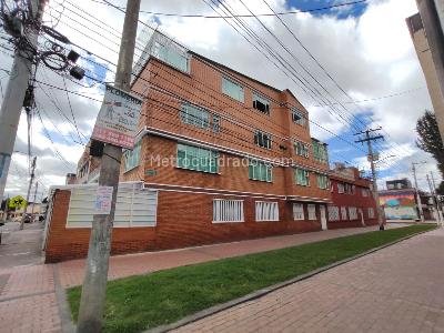 Casa de 5 alcobas en venta en Aguas Claras, Bogotá, 341 m² · foto 2 de 20