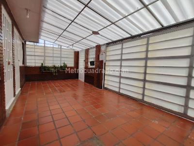 Casa de 5 alcobas en venta en Aguas Claras, Bogotá, 341 m² · foto 4 de 20