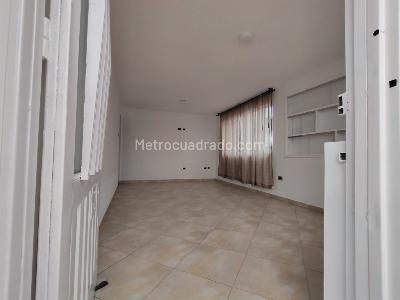 Casa de 5 alcobas en venta en Aguas Claras, Bogotá, 341 m² · foto 5 de 20
