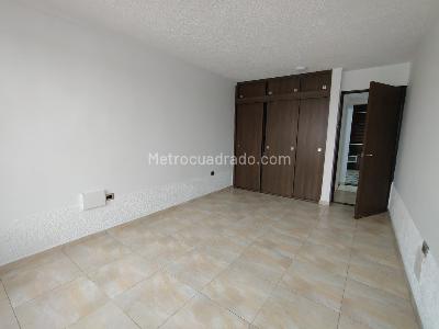 Casa de 5 alcobas en venta en Aguas Claras, Bogotá, 341 m² · foto 11 de 20