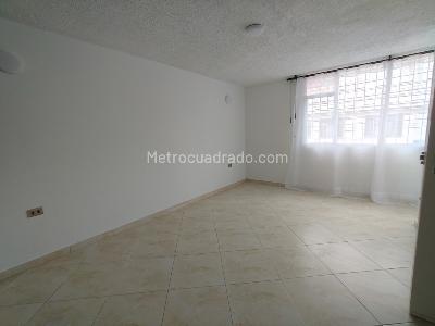 Casa de 5 alcobas en venta en Aguas Claras, Bogotá, 341 m² · foto 16 de 20