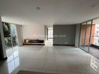 Apartamento de 2 alcobas en venta en El Poblado, Medellín, 93 m² · foto 14 de 16