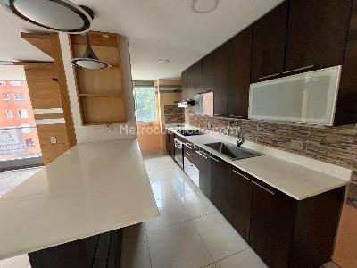 Apartamento de 2 alcobas en venta en El Poblado, Medellín, 93 m² · foto 2 de 16
