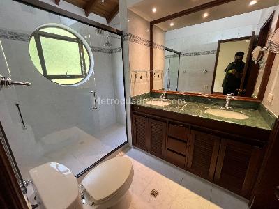 Casa de 3 alcobas en venta en El Poblado, Medellín, 257 m² · foto 11 de 18