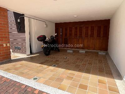 Casa de 3 alcobas en venta en El Poblado, Medellín, 257 m² · foto 18 de 18