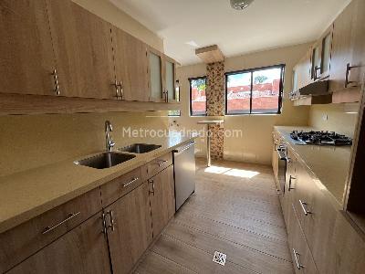Casa de 3 alcobas en venta en El Poblado, Medellín, 257 m² · foto 2 de 18