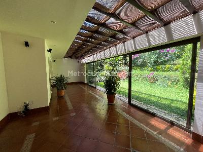 Casa de 3 alcobas en venta en El Poblado, Medellín, 257 m² · foto 4 de 18