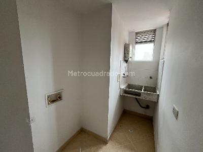 Apartamento de 1 alcoba en venta en Estadio Florida Nueva, Medellín, 41 m² · foto 3 de 10