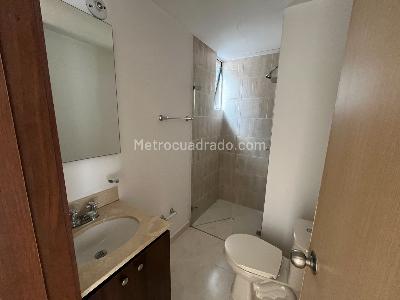 Apartamento de 1 alcoba en venta en Estadio Florida Nueva, Medellín, 41 m² · foto 5 de 10