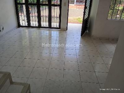 Casa de 3 alcobas en venta en Cr Santa Lucia, Villavicencio, 117 m² · foto 2 de 9