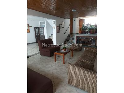 Casa de 5 alcobas en venta en J Vargas, Bogotá, 296 m² · foto 2 de 16