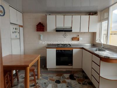Casa de 5 alcobas en venta en J Vargas, Bogotá, 296 m² · foto 6 de 16